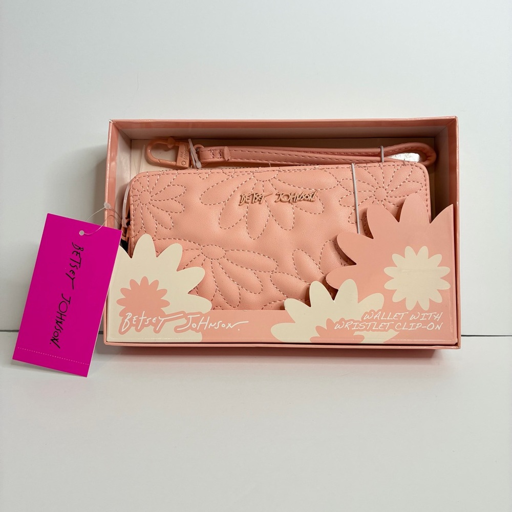 Betsey Johnson Light Pink Floral Stitch Zip Around Wallet Boxed Gift NWT